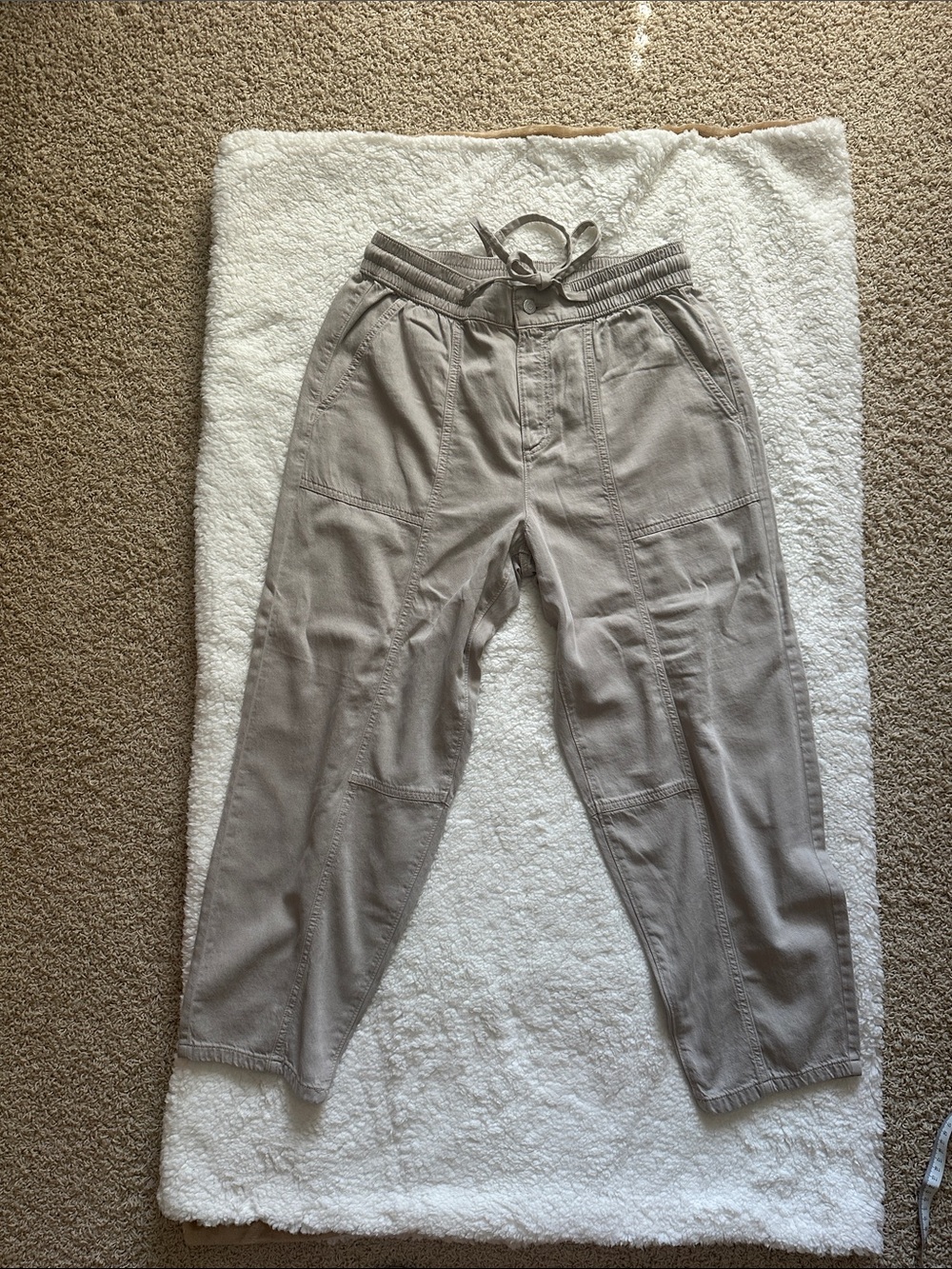 Lou & Grey Women's Drawstring Joggers in Light Taupe